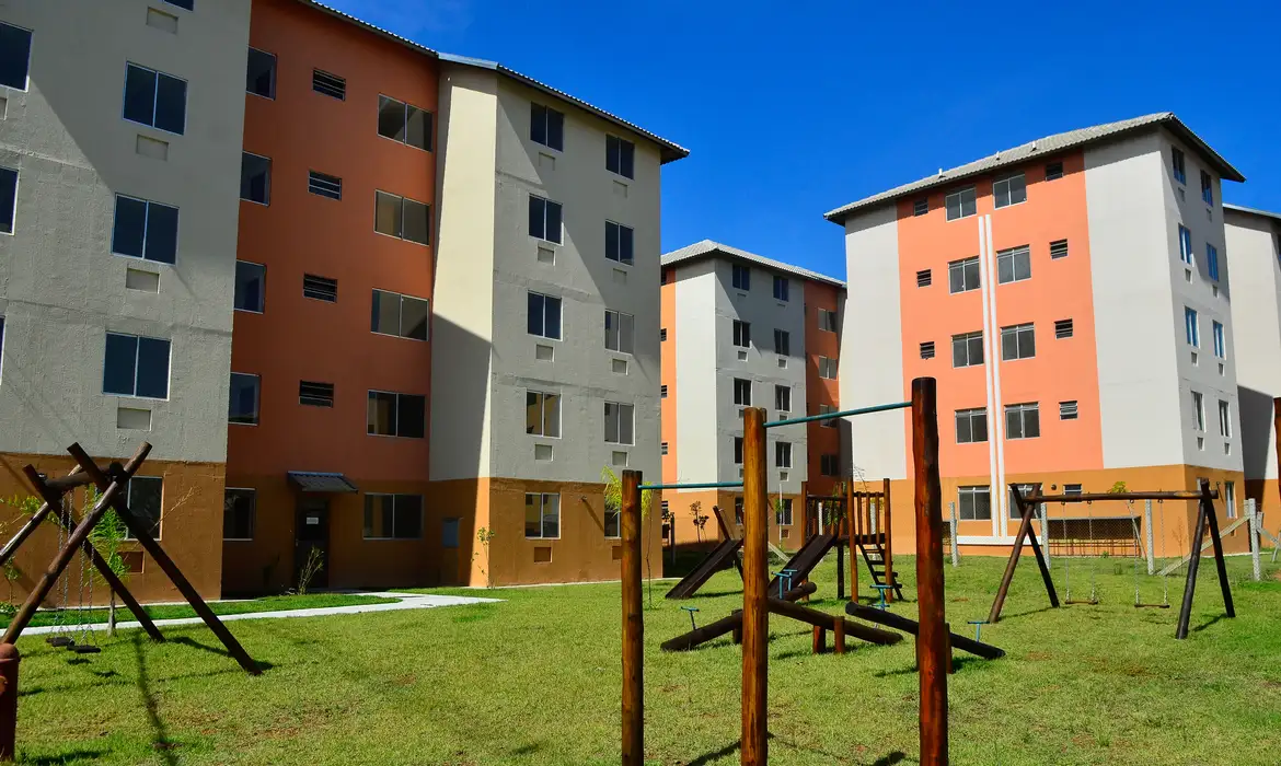 Famílias de Baixa Renda Podem Se Inscrever em Programas de Habitação. Imagem: Agência Brasil.