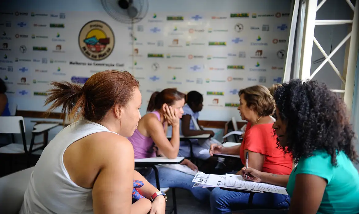 Imagem de beneficiárias atualizando o cadastro único