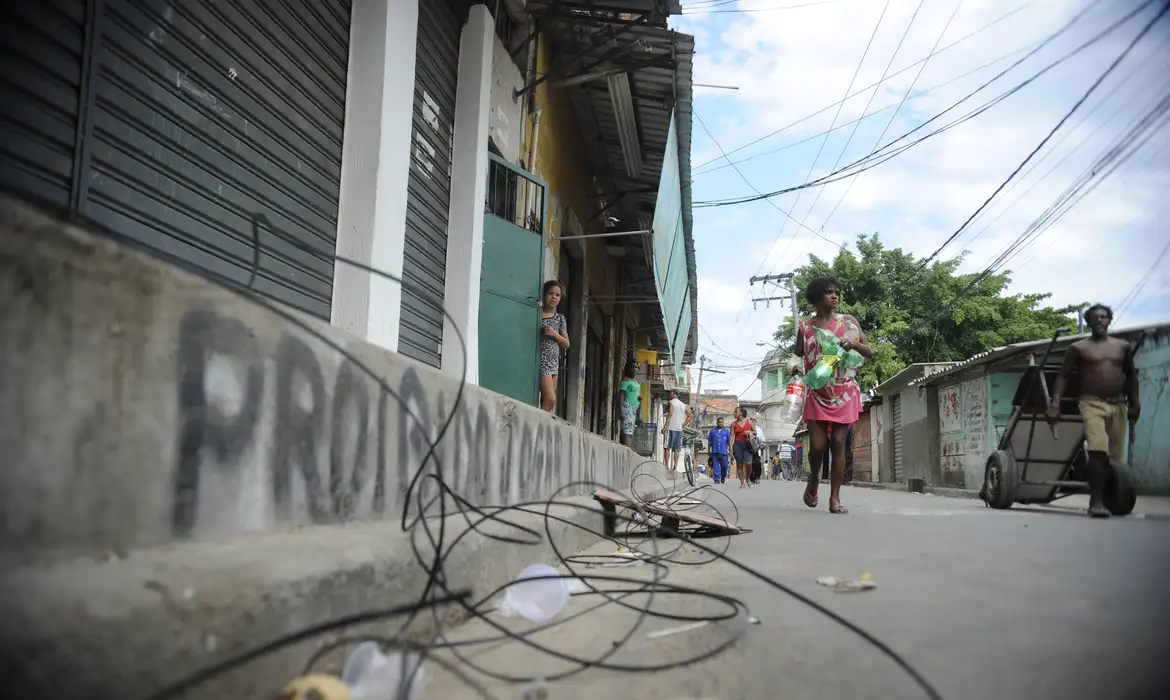 Moradores do Rio de Janeiro beneficiários do Cartão Família Carioca